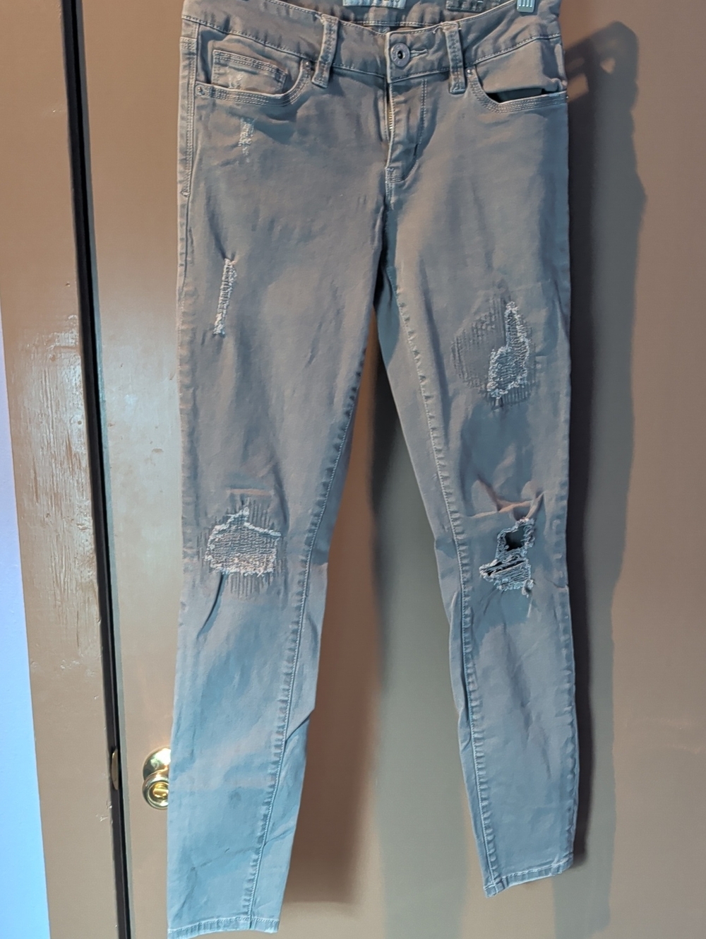 Guess Women’s Distressed Skinny Jeans Y2K